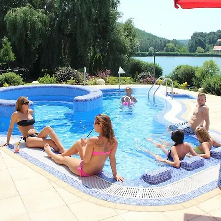 Tó Wellness Szálloda