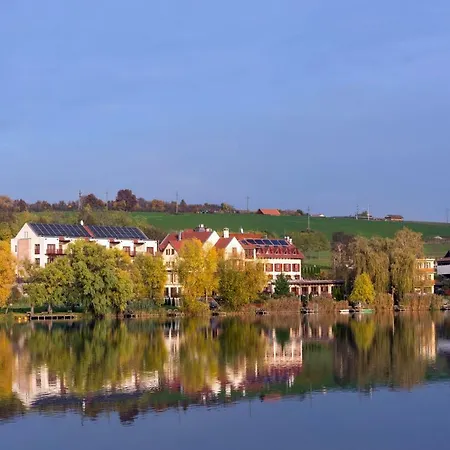Tó Wellness Szálloda